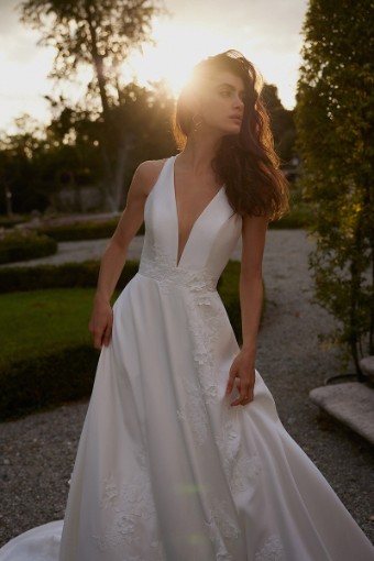 Justin Alexander 88386 Idonia #2 Ivory/Latte thumbnail