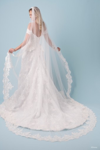 Disney Fairy Tale Weddings D473 Cinderella #4 Ivory thumbnail